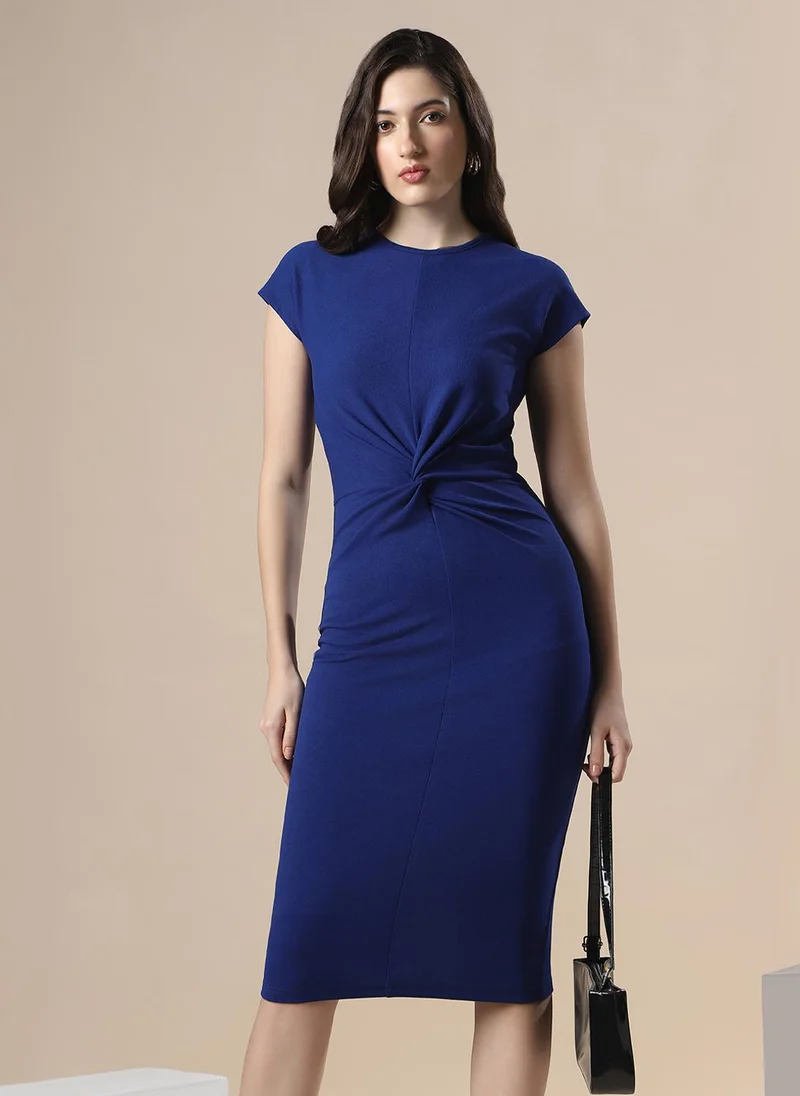 جلو باص فستان سهرة نسائي ضيق بياقة مستديرة وأكمام ممتدة وتفاصيل ملتفة